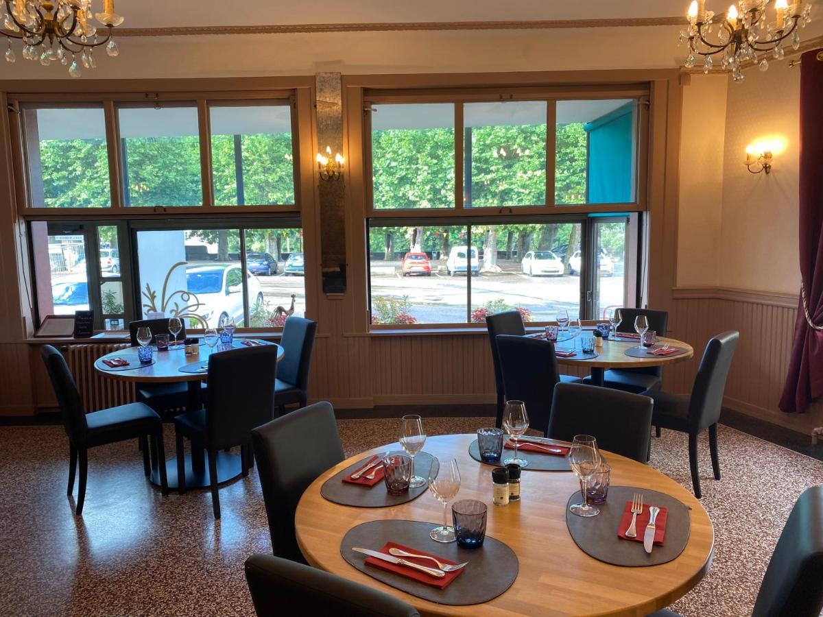 Hotel-Restaurant Les Trois Maures Verdun-sur-le-Doubs Exteriör bild
