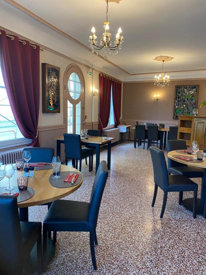 Hotel-Restaurant Les Trois Maures Verdun-sur-le-Doubs Exteriör bild