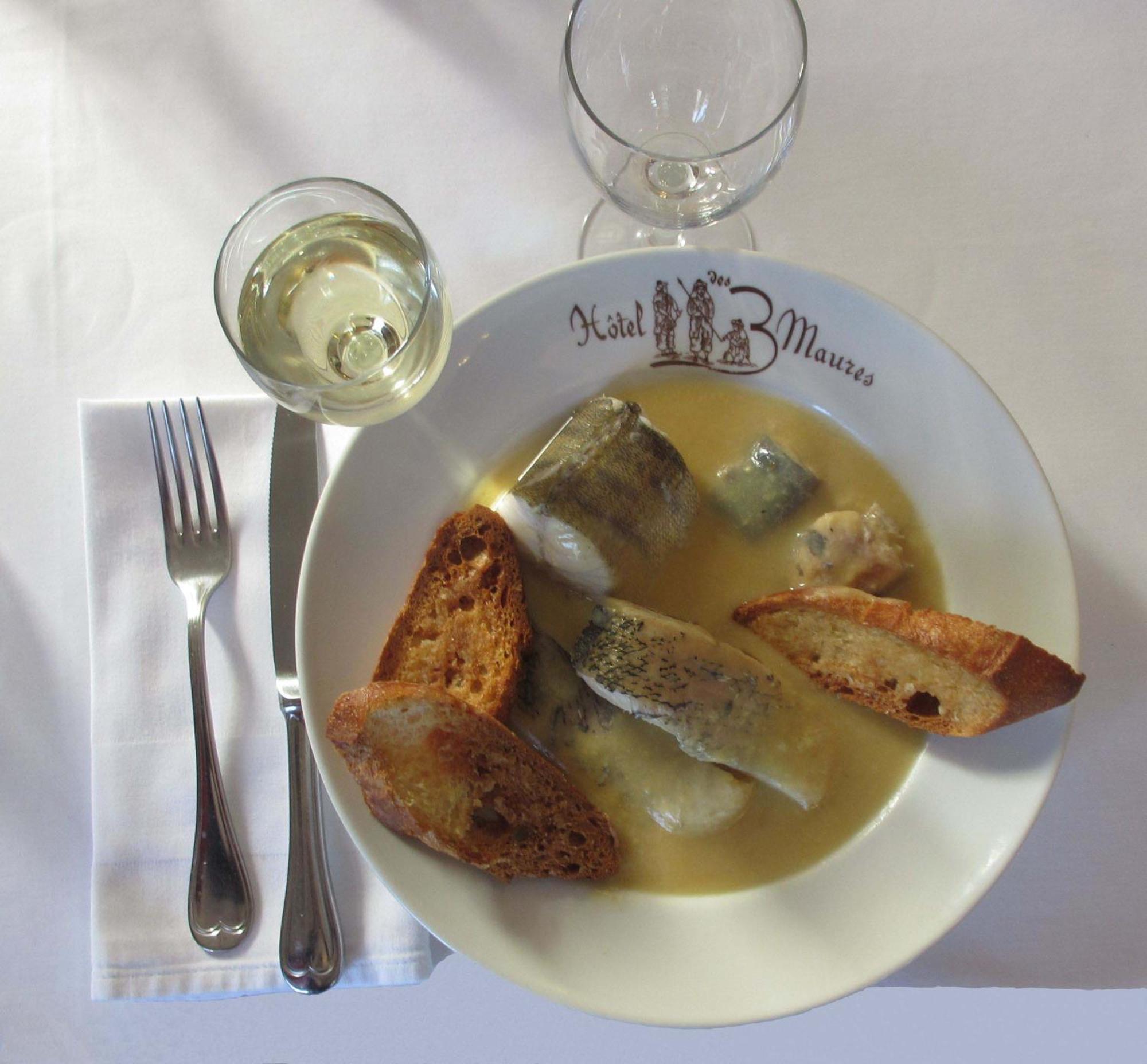 Hotel-Restaurant Les Trois Maures Verdun-sur-le-Doubs Exteriör bild